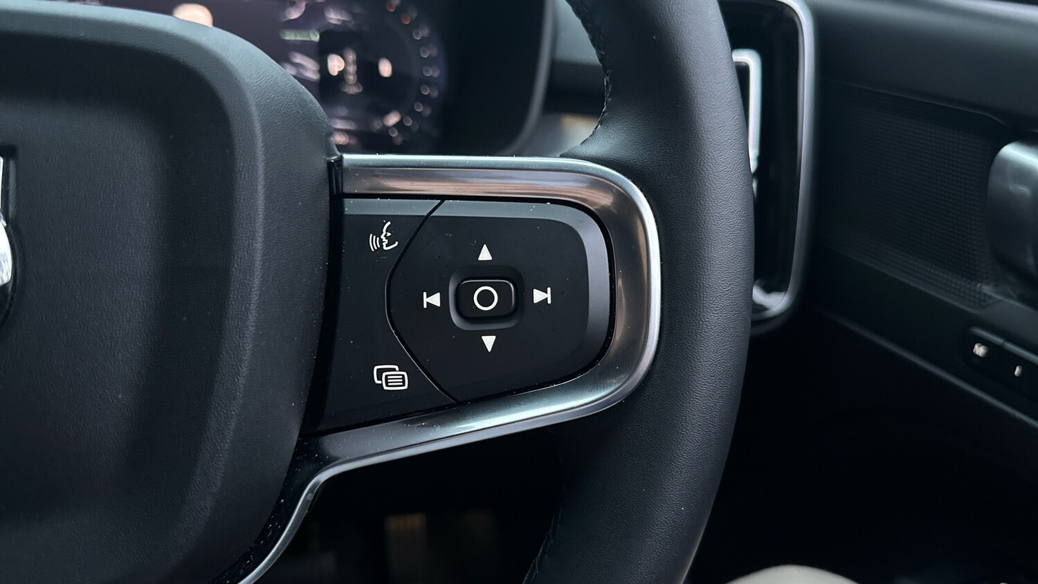 Used Volvo XC40 2025 for sale - 76653205: Photo 21