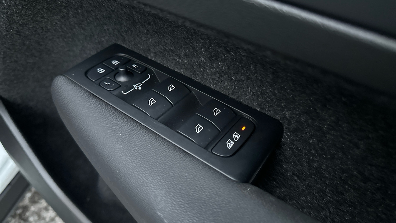 Used Volvo XC40 2025 for sale - 76653205: Photo 23