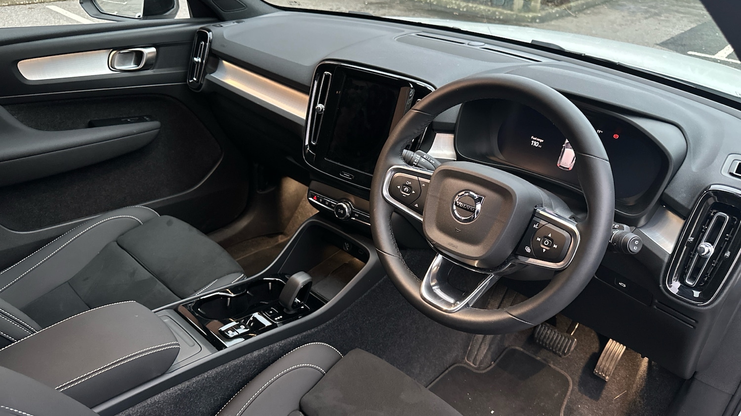 Used Volvo XC40 2025 for sale - 76653205: Photo 4