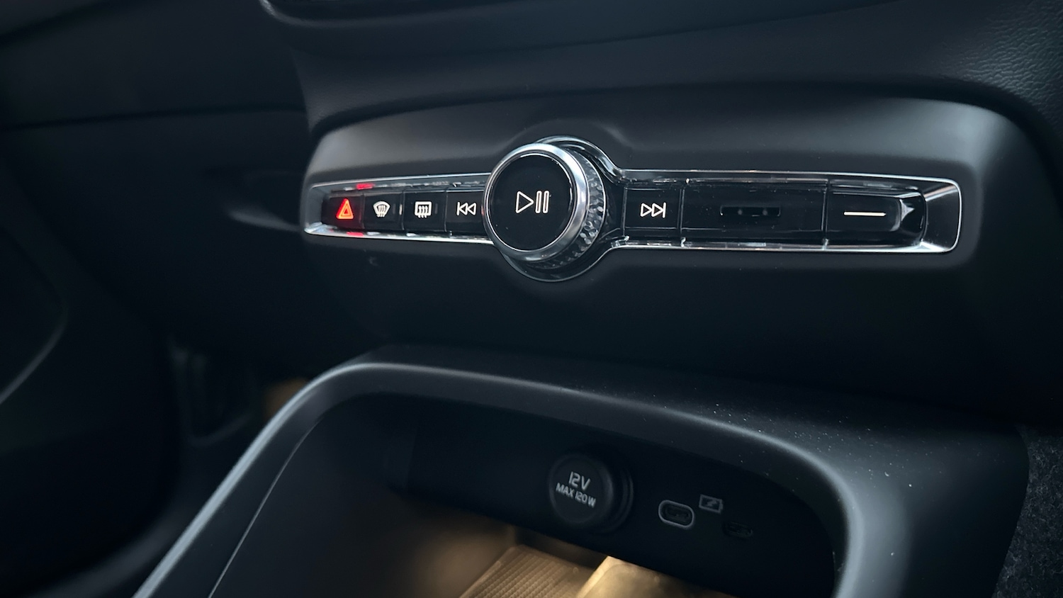 Used Volvo XC40 2025 for sale - 76653205: Photo 44