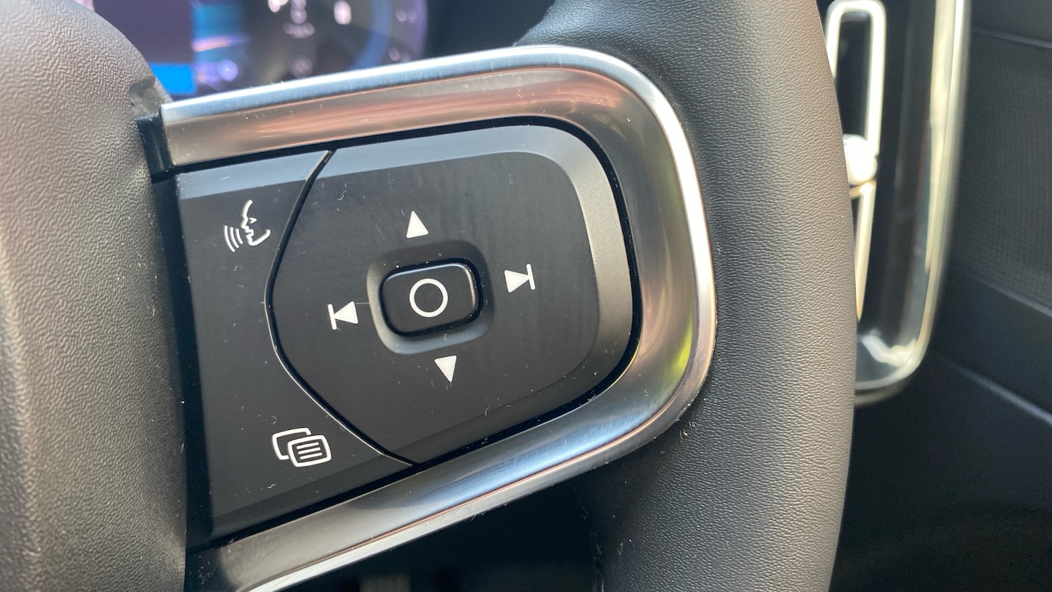 Used Volvo XC40 2023 for sale - 76653260: Photo 19