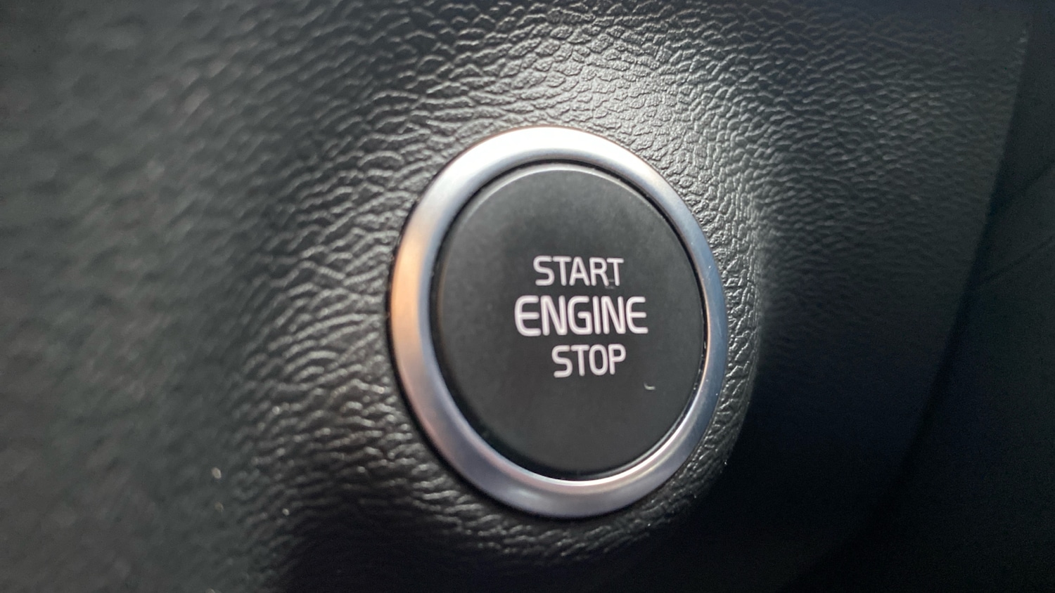 Used Volvo XC40 2023 for sale - 76653260: Photo 23