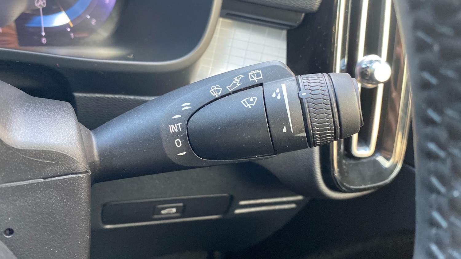 Used Volvo XC40 2023 for sale - 76653260: Photo 25