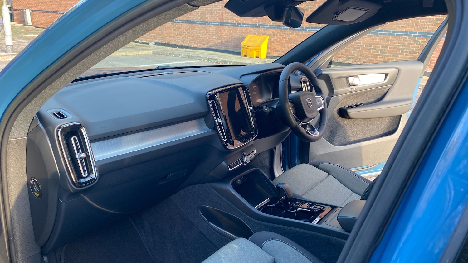 Used Volvo XC40 2023 for sale - 76653260: Photo 4