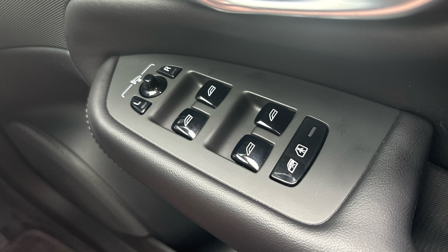 Used Volvo XC60 2023 for sale - 78081615: Photo 23