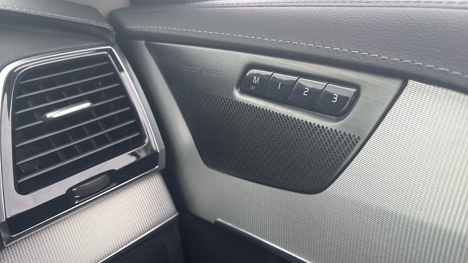 Used Volvo XC60 2023 for sale - 78081615: Photo 41