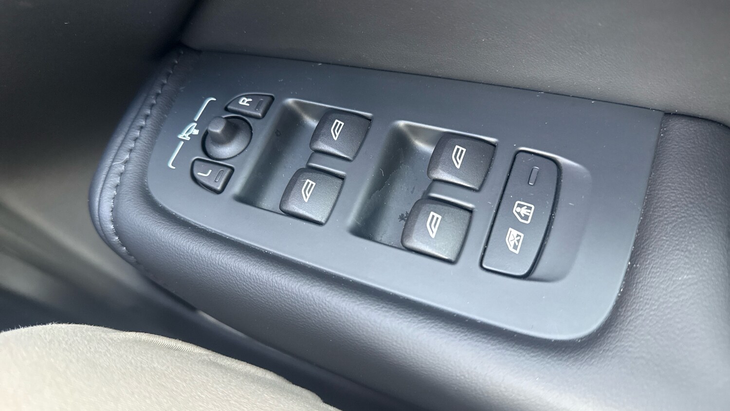 Used Volvo XC60 2024 for sale - 77339168: Photo 30