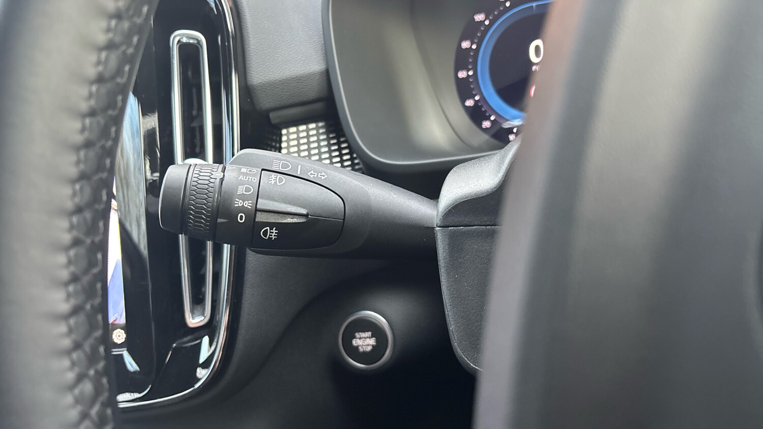 Used Volvo XC40 2024 for sale - 77339160: Photo 19