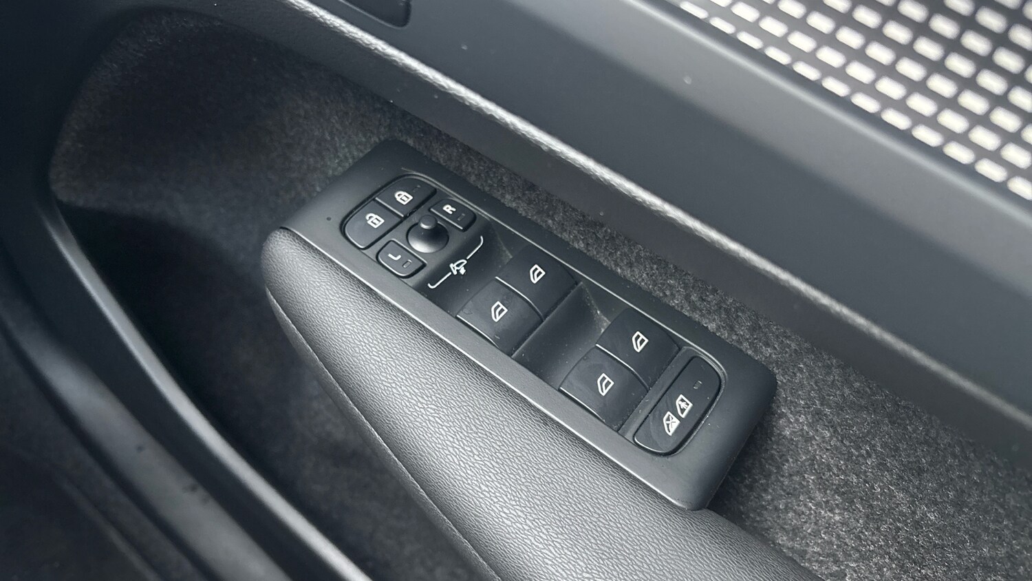 Used Volvo XC40 2024 for sale - 77339160: Photo 23