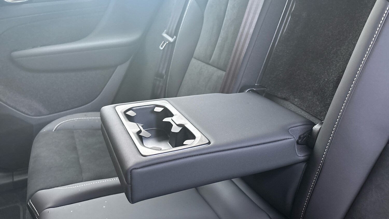 Used Volvo XC40 2024 for sale - 77339160: Photo 33