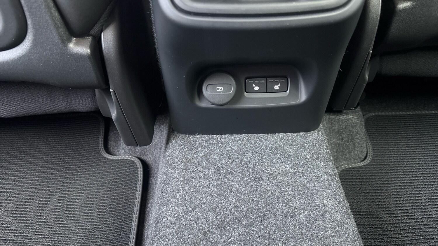 Used Volvo XC40 2024 for sale - 77339160: Photo 36