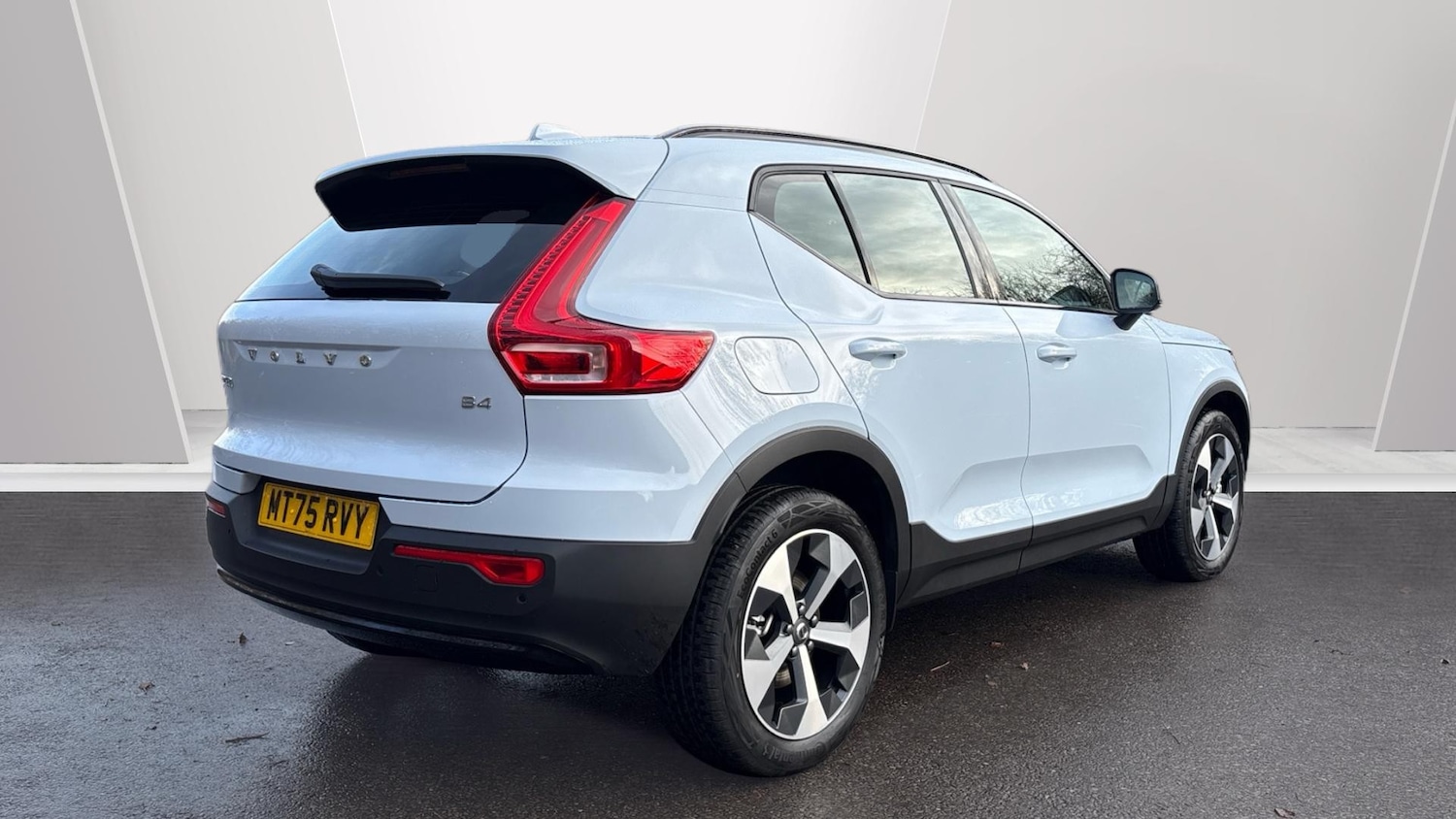 Used Volvo XC40 2025 for sale - 77171078: Photo 2