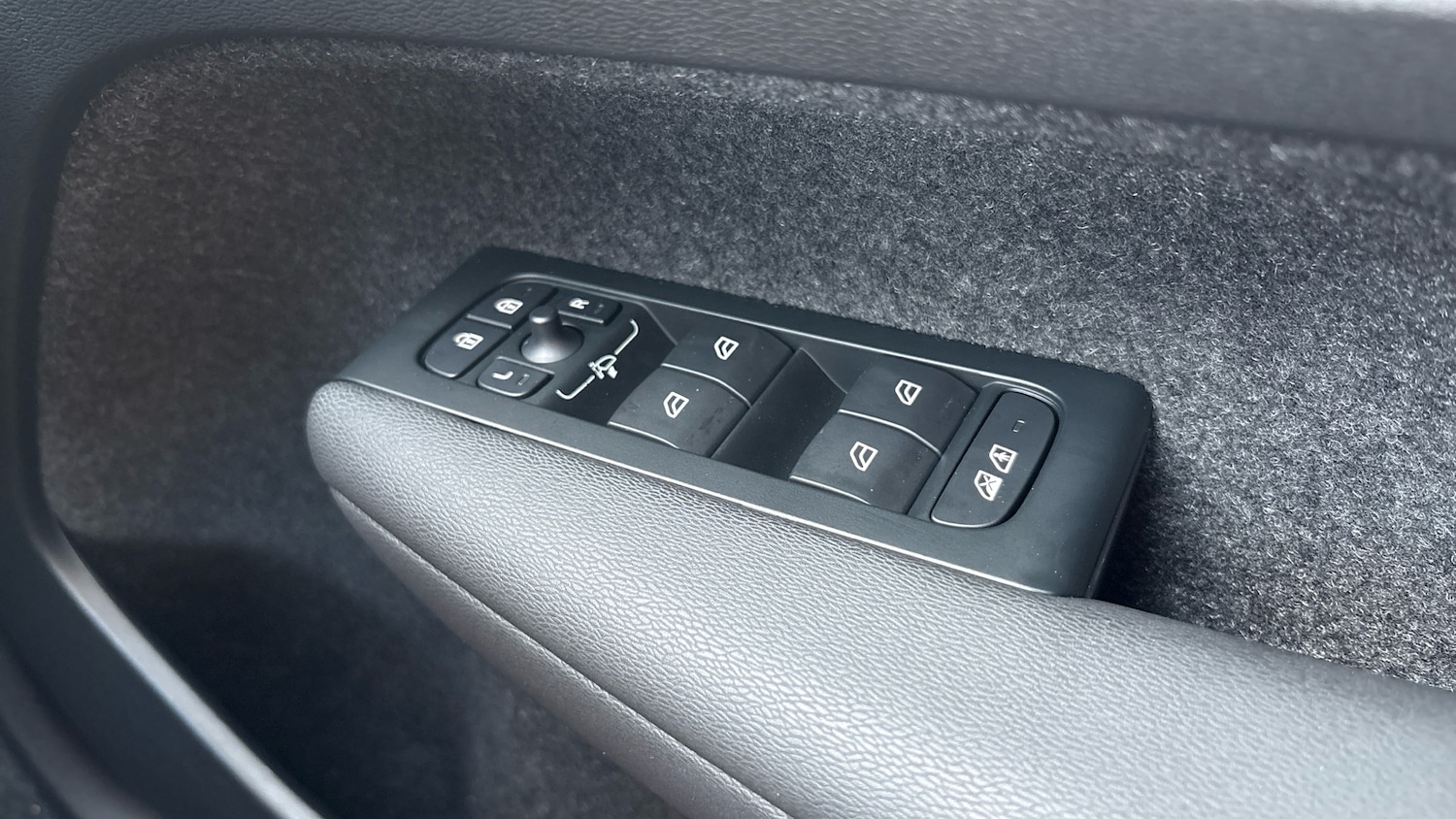 Used Volvo XC40 2025 for sale - 77171078: Photo 23