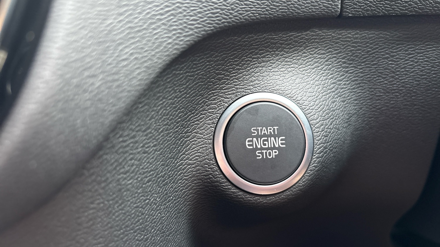 Used Volvo XC40 2025 for sale - 77171078: Photo 25