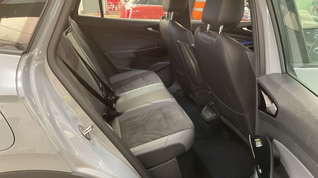 Used Volkswagen ID.4 2023 for sale - 78124408: Photo 11