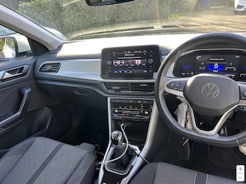 Used Volkswagen T-Roc 2022 for sale - 77991115: Photo