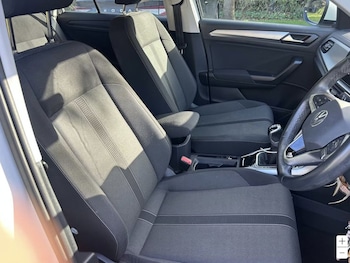 Used Volkswagen T-Roc 2022 for sale - 77991115: Photo