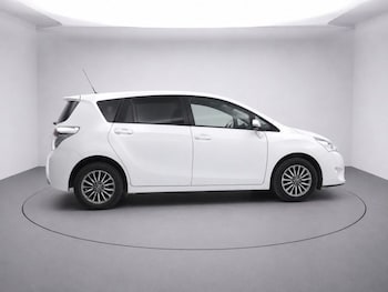 Used Toyota Verso 2017 for sale - 79437951: Photo