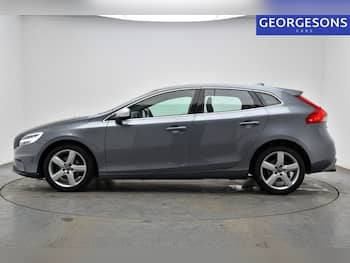 Used Volvo V40 2018 for sale - 79722395: Photo