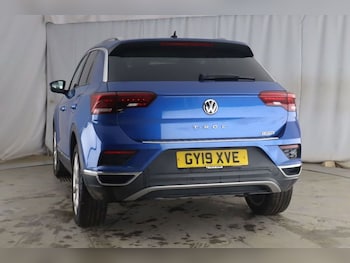 Used Volkswagen T-Roc 2019 for sale - 77436520: Photo