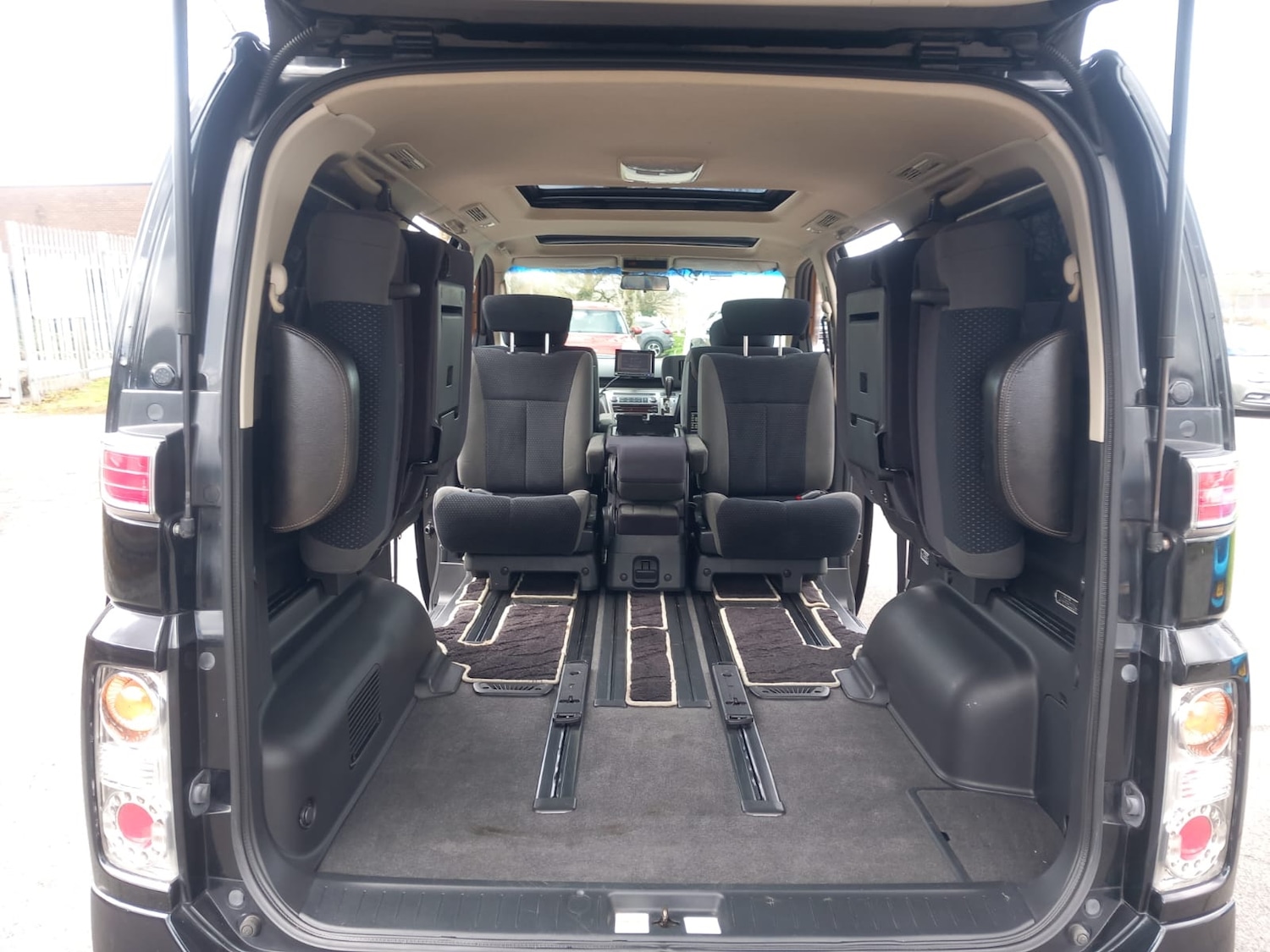 Used Nissan Elgrand 2006 for sale - 78012663: Photo 9