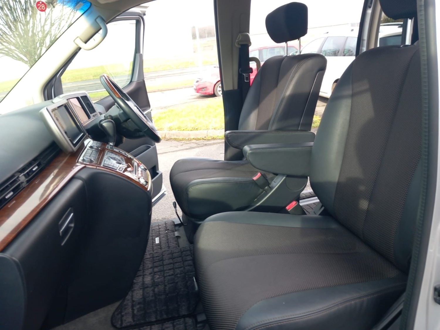 Used Nissan Elgrand 2008 for sale - 76316702: Photo 13