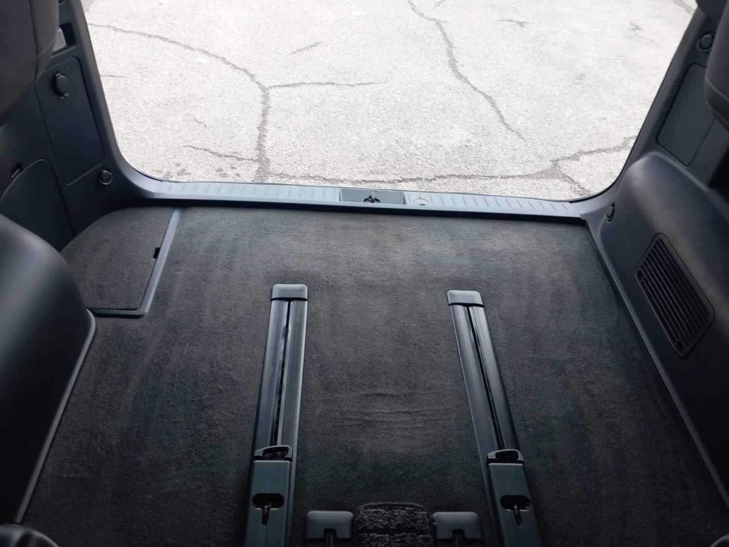 Used Nissan Elgrand 2008 for sale - 76316702: Photo 14