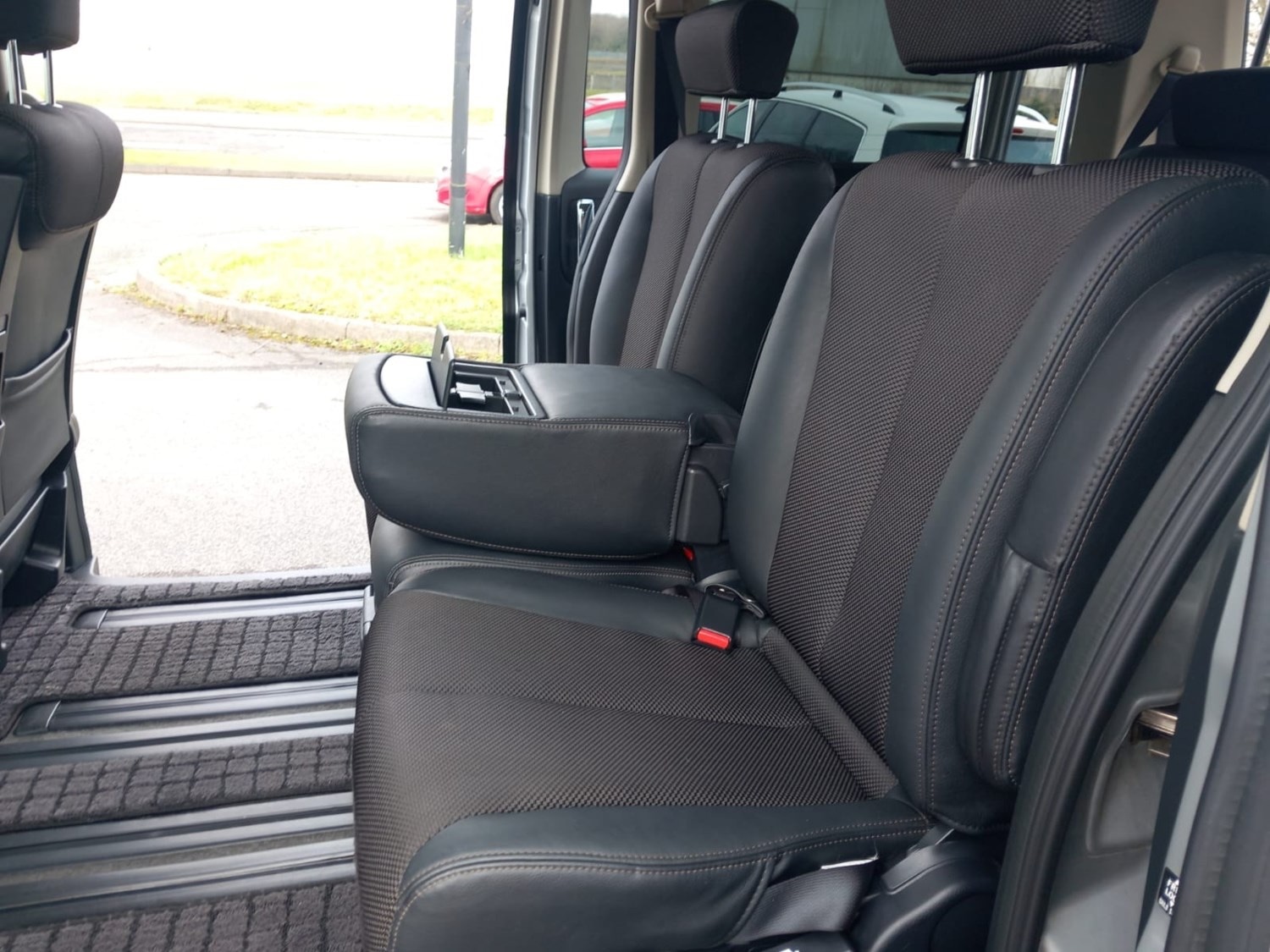 Used Nissan Elgrand 2008 for sale - 76316702: Photo 19