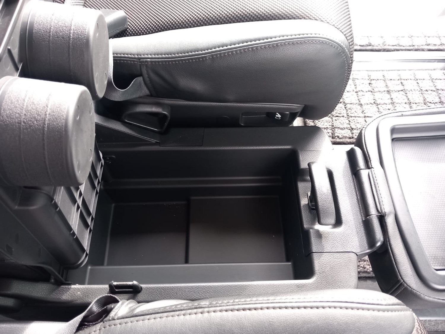 Used Nissan Elgrand 2008 for sale - 76316702: Photo 20