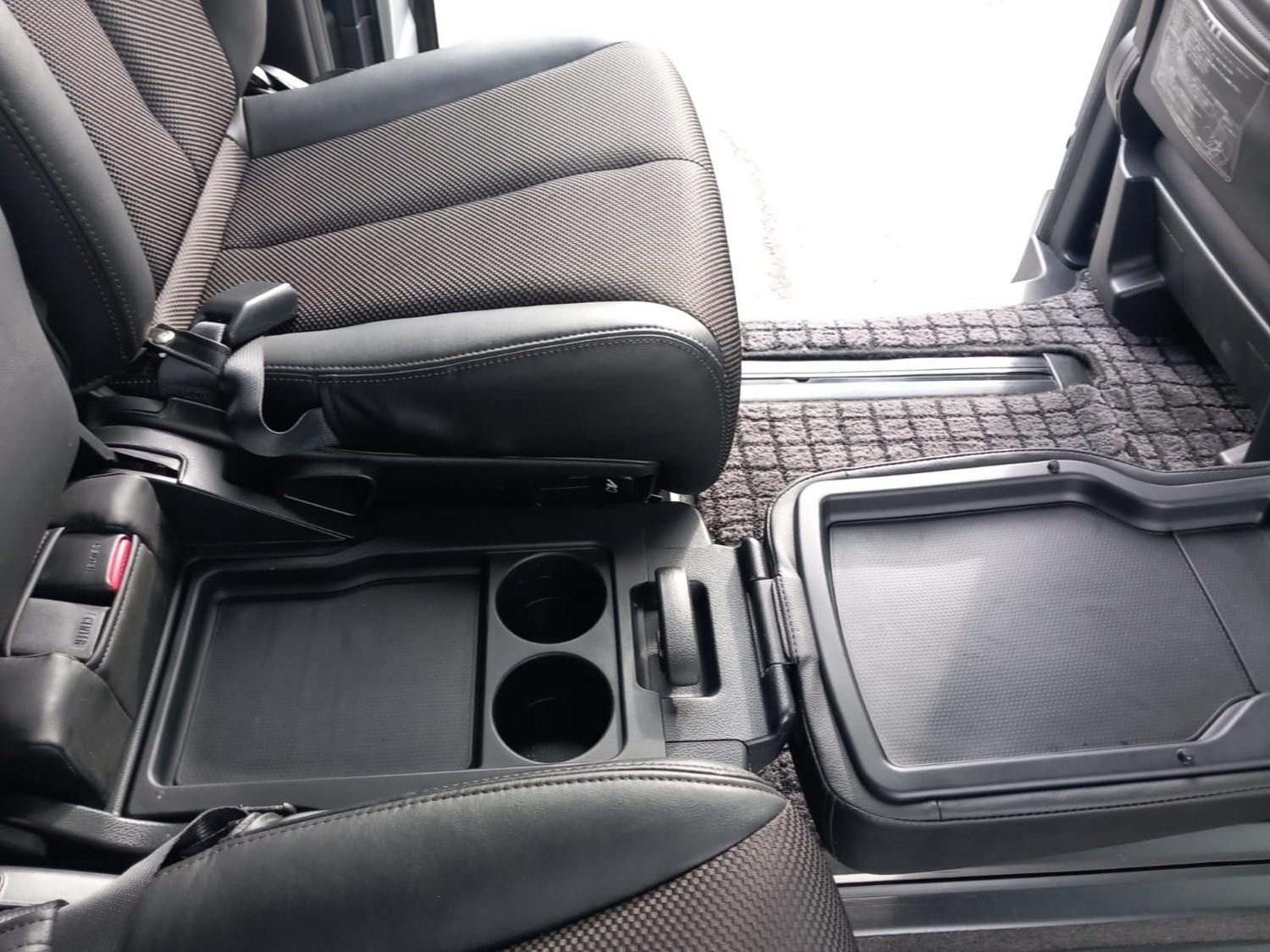 Used Nissan Elgrand 2008 for sale - 76316702: Photo 21