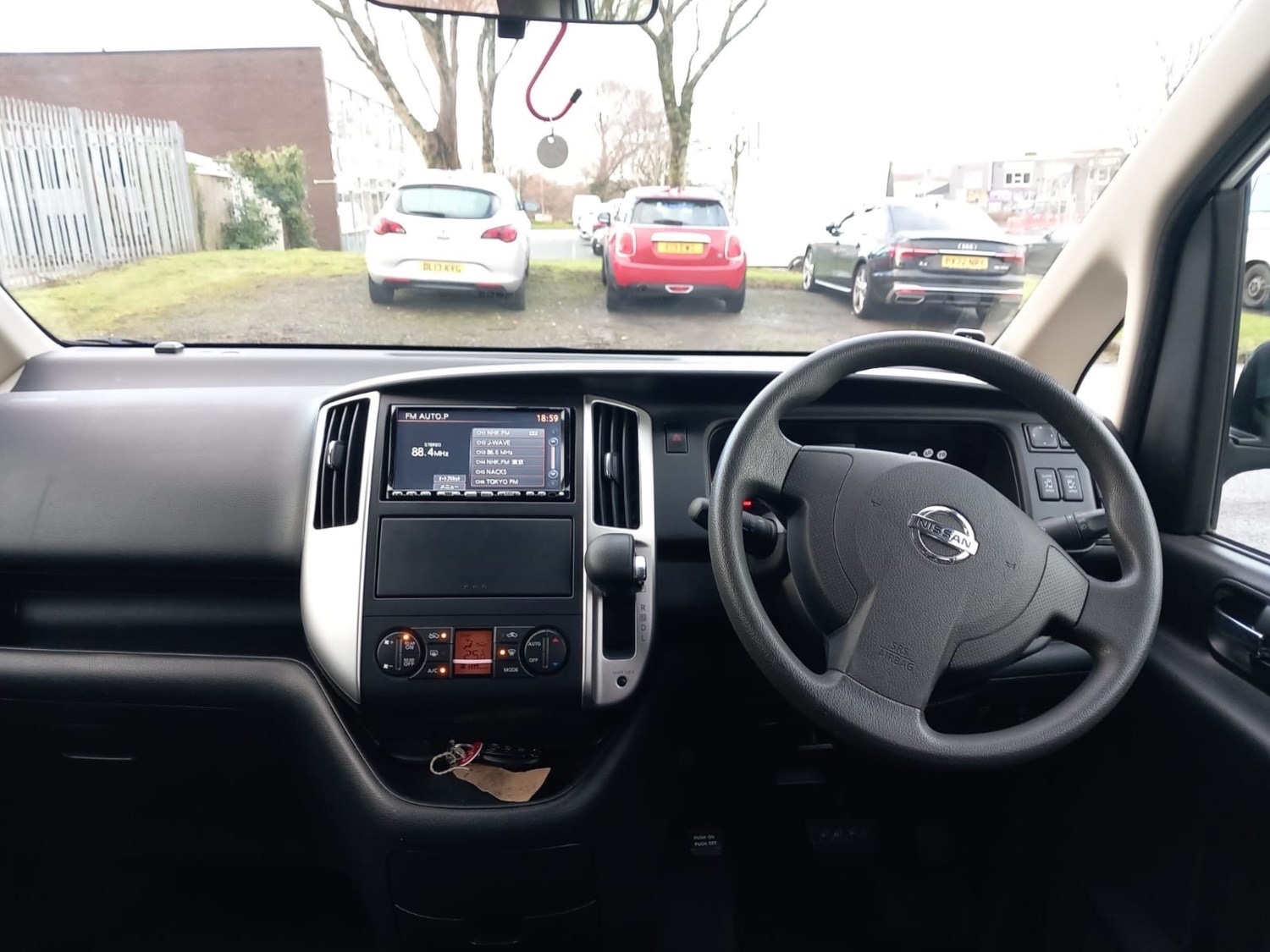Used Nissan Serena 2010 for sale - 76316537: Photo 10