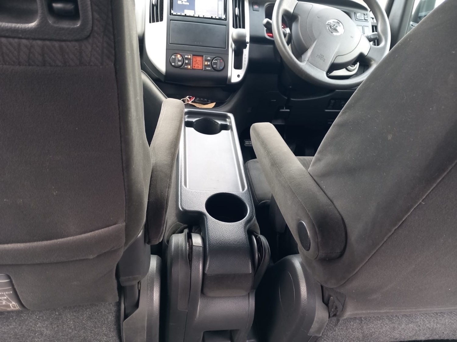 Used Nissan Serena 2010 for sale - 76316537: Photo 11