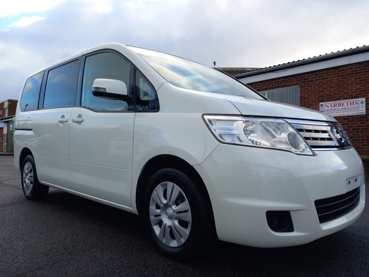 Used Nissan Serena 2010 for sale - 76316537: Photo 2