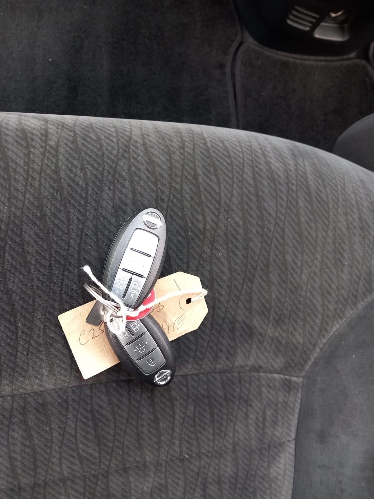 Used Nissan Serena 2010 for sale - 76316537: Photo 33