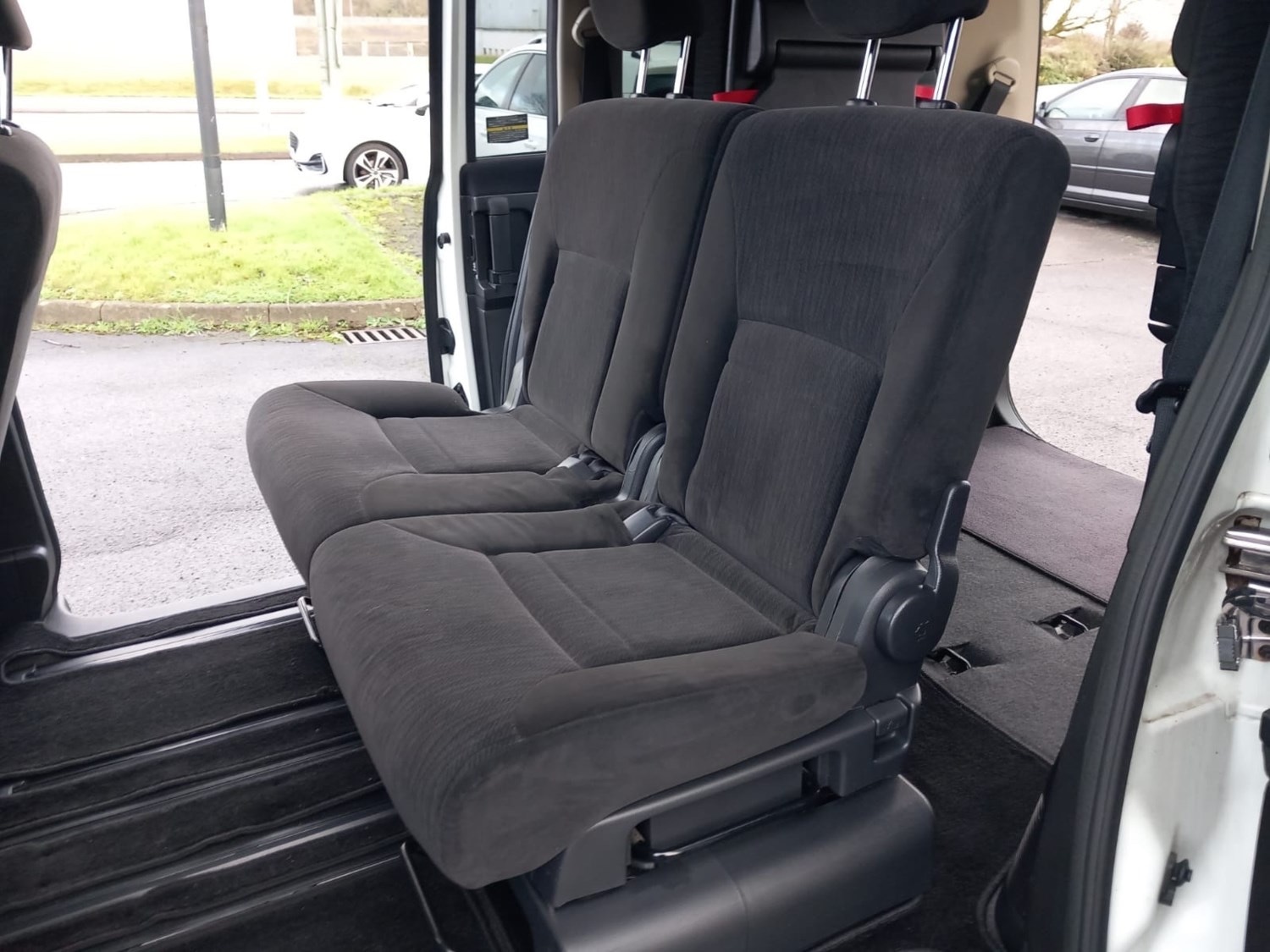 Used Nissan Serena 2010 for sale - 76316537: Photo 6