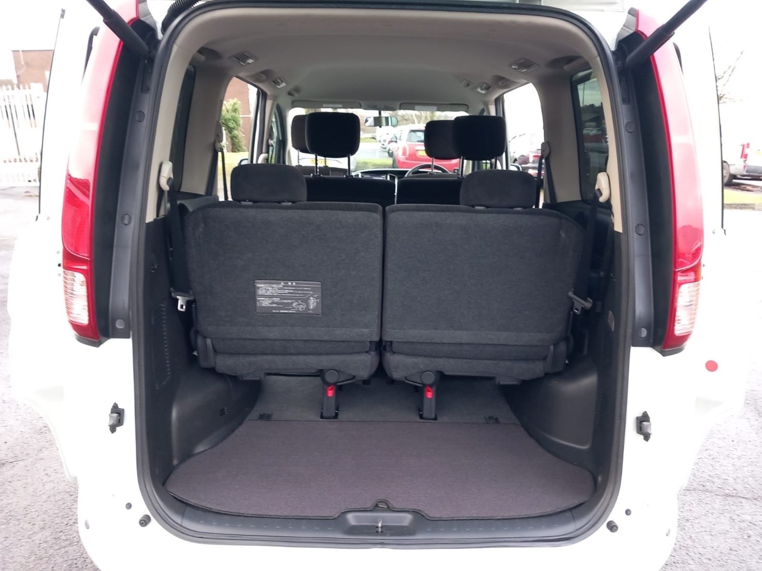 Used Nissan Serena 2010 for sale - 76316537: Photo 9