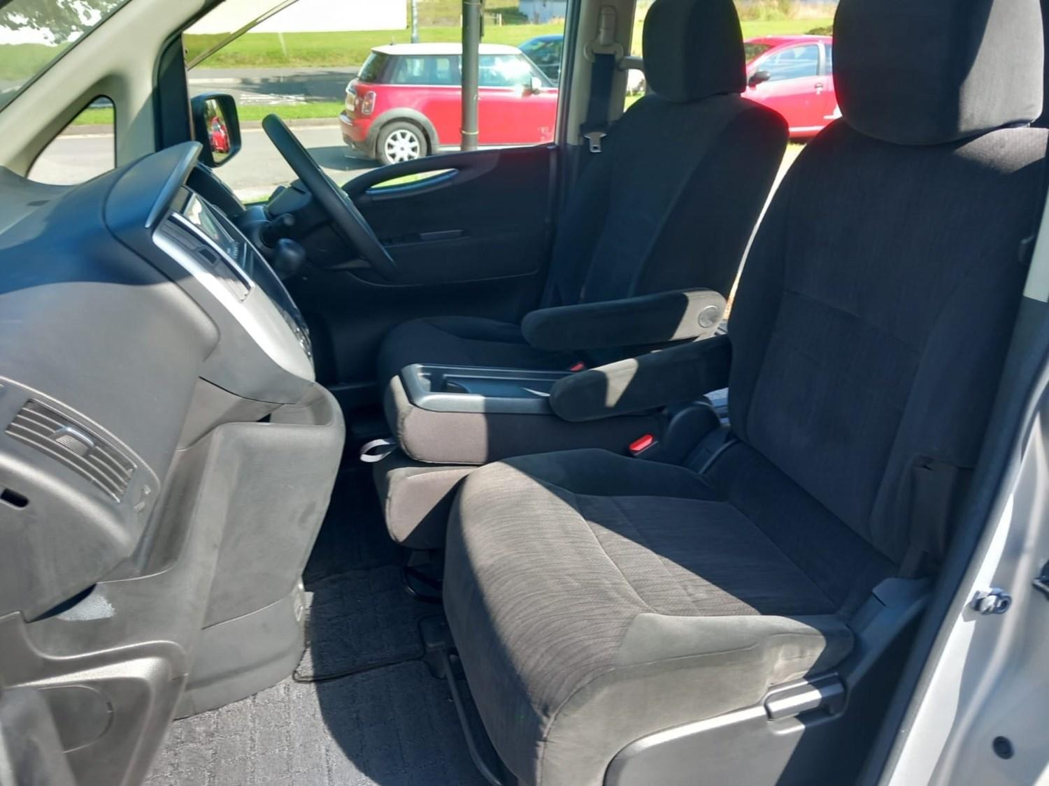 Used Nissan Serena 2008 for sale - 76309939: Photo 10