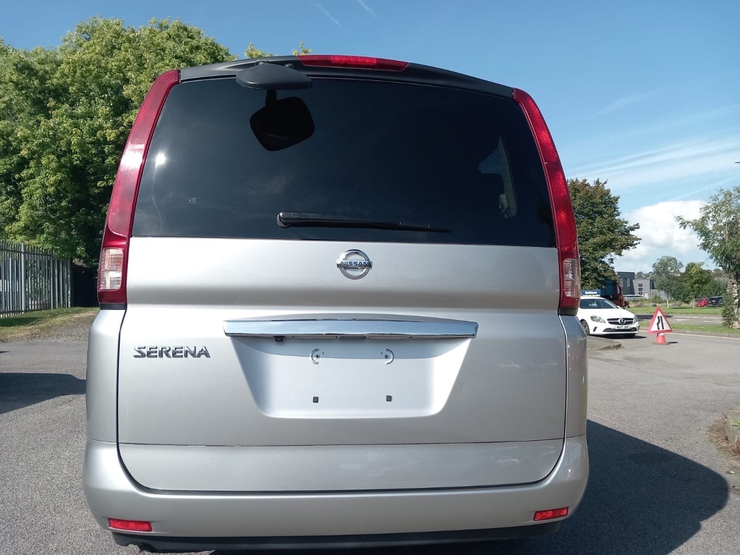 Used Nissan Serena 2008 for sale - 76309939: Photo 2