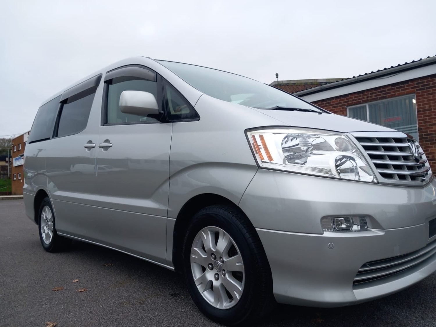 Used Toyota Alphard 2005 for sale - 76312290: Photo 2