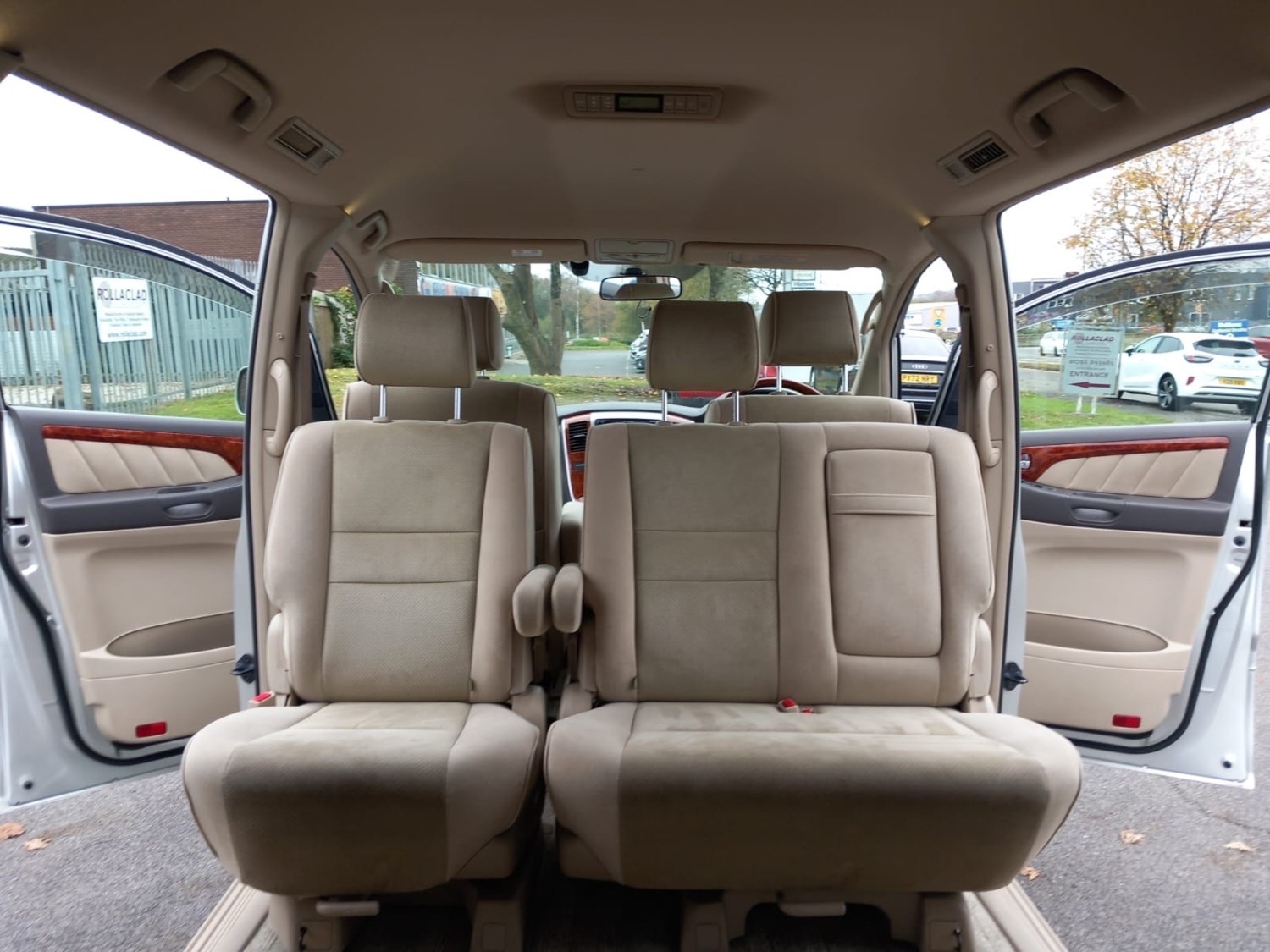 Used Toyota Alphard 2005 for sale - 76312290: Photo 3