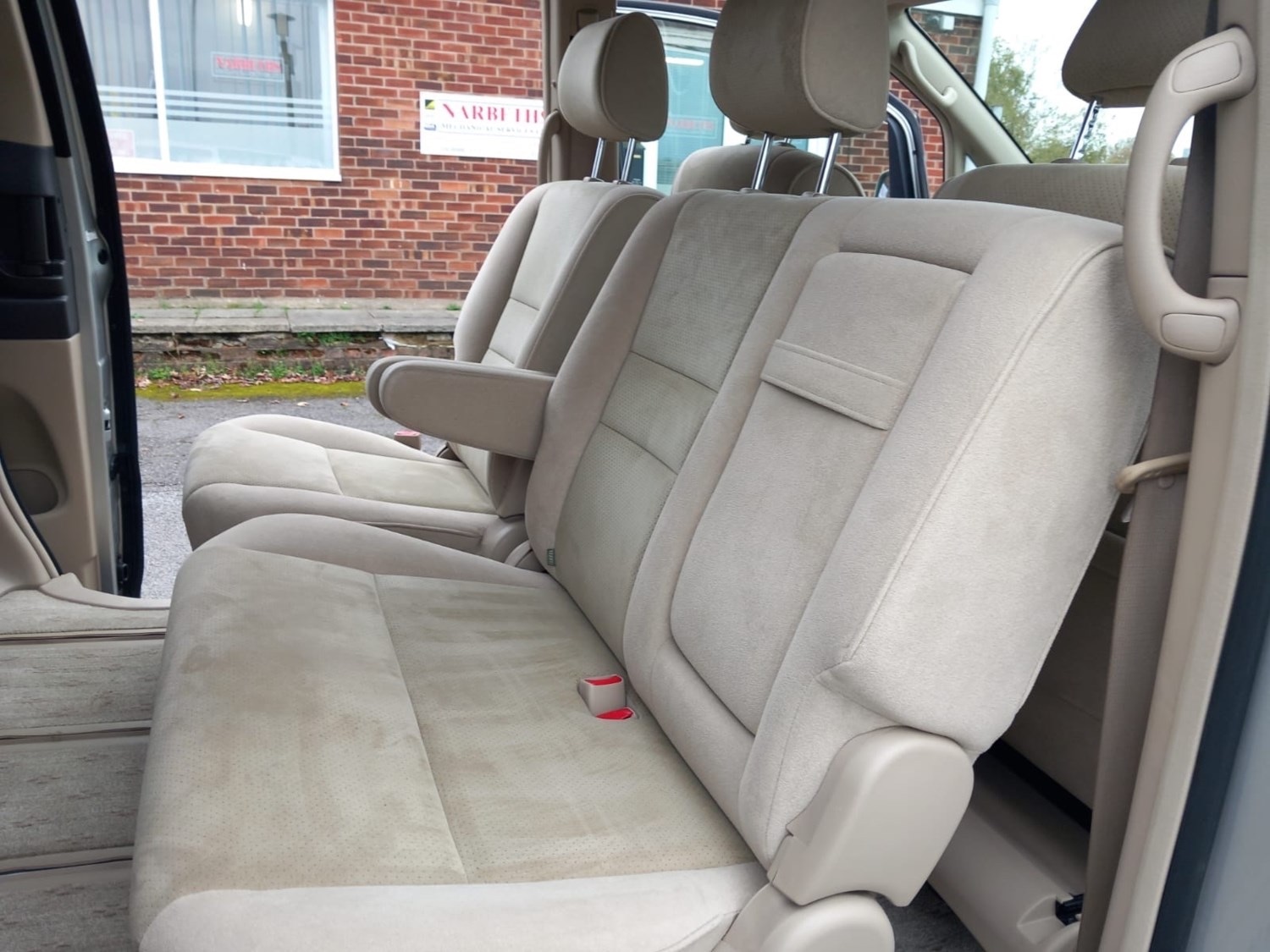 Used Toyota Alphard 2005 for sale - 76312290: Photo 7