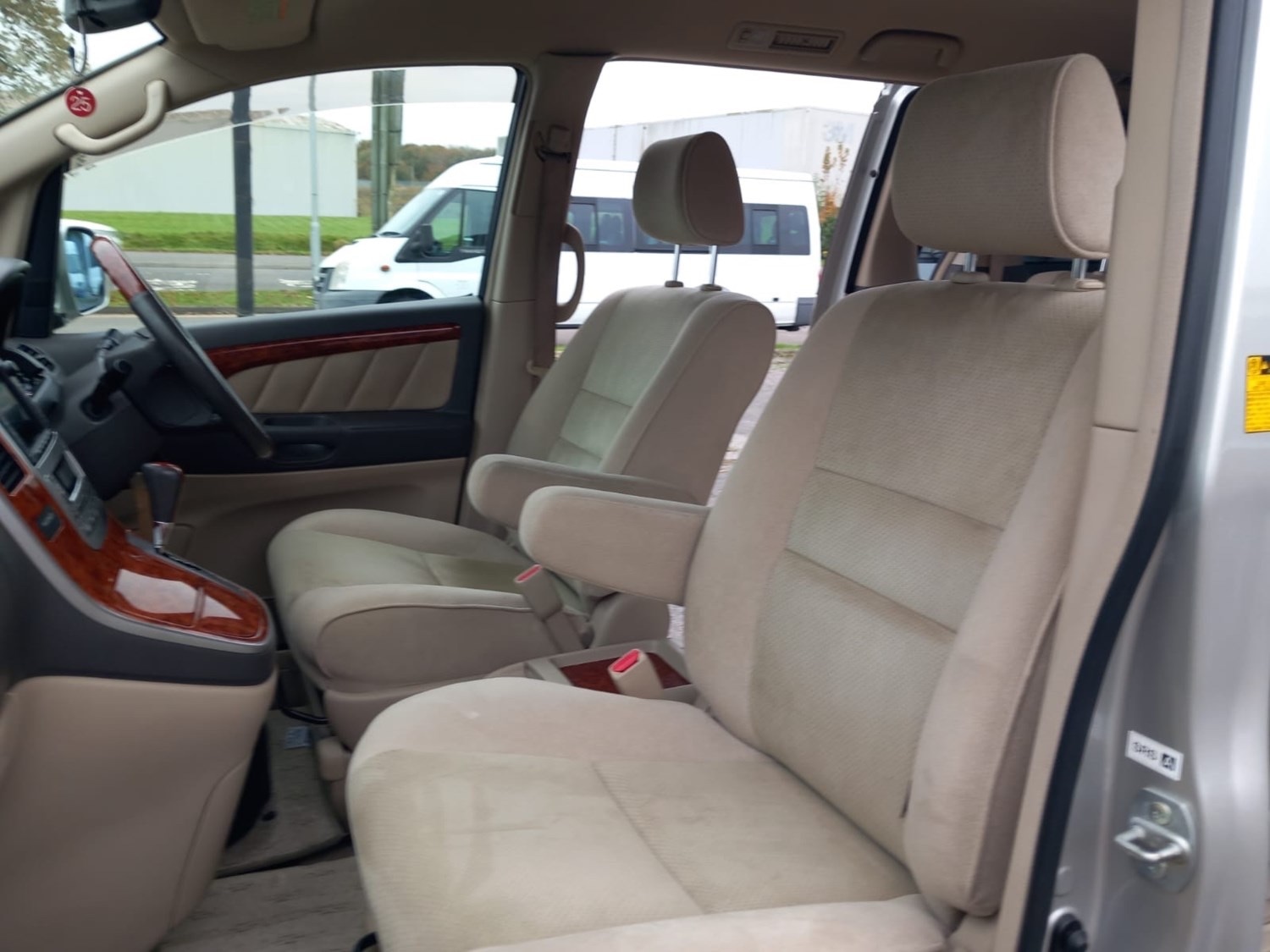 Used Toyota Alphard 2005 for sale - 76312290: Photo 9