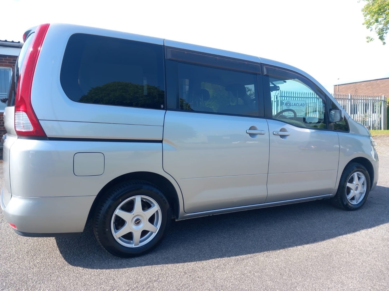 Used Nissan Serena 2006 for sale - 76316850: Photo 10