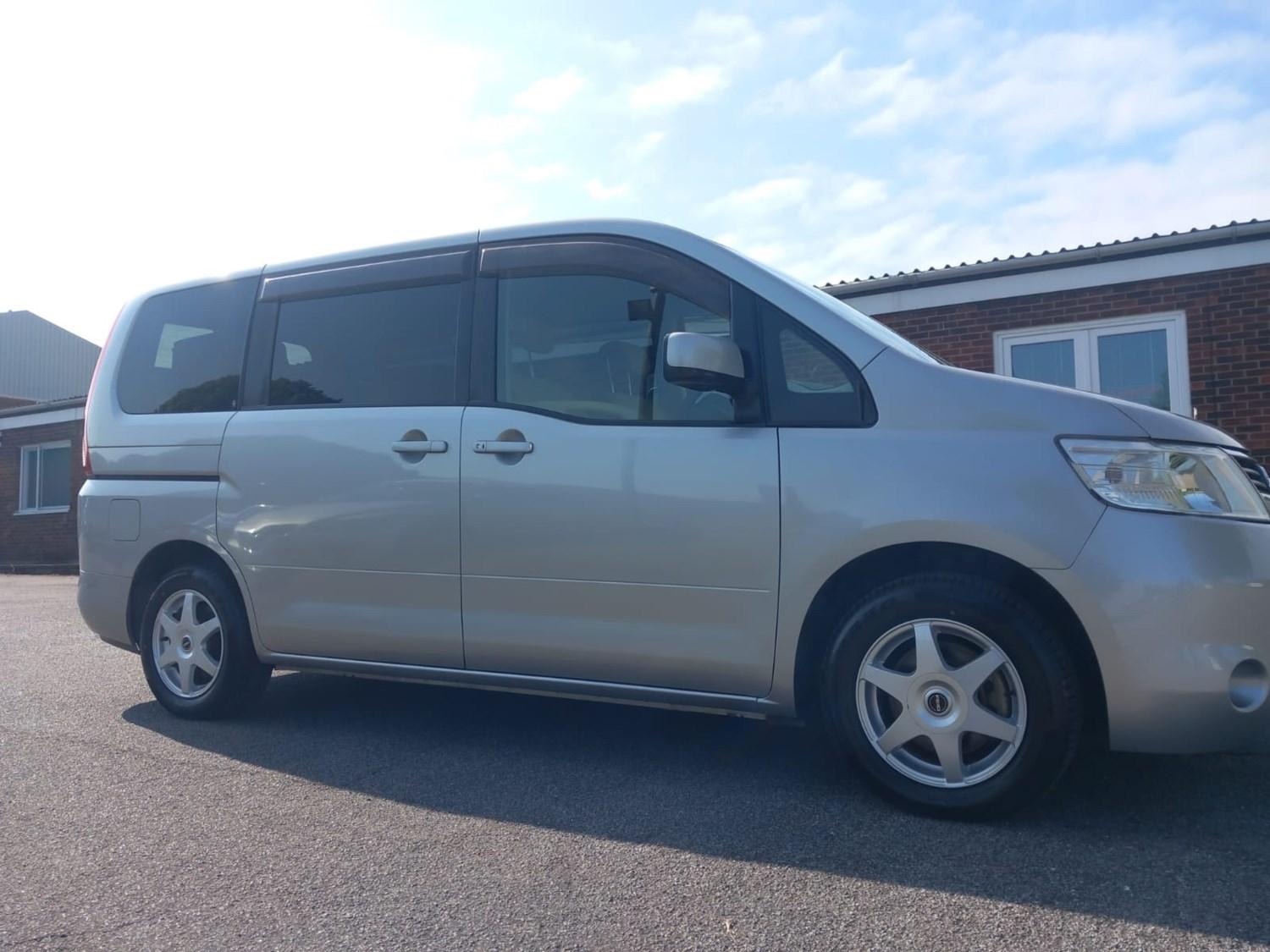 Used Nissan Serena 2006 for sale - 76316850: Photo 2