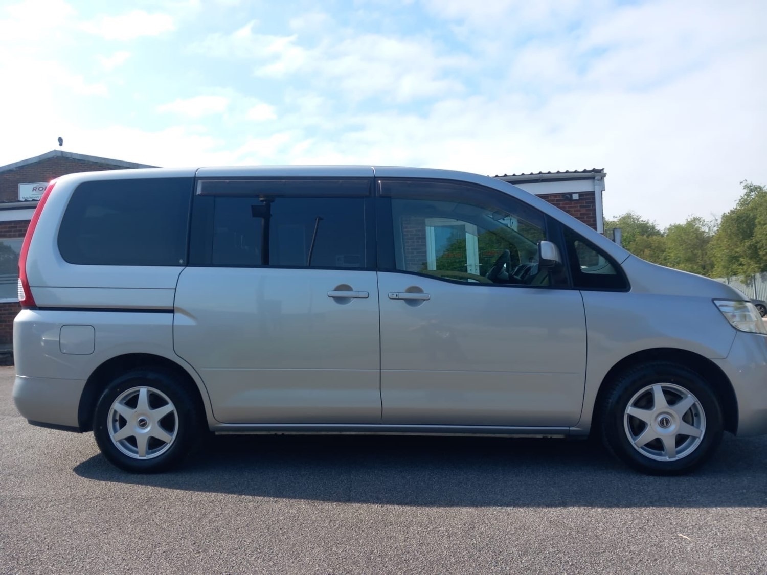Used Nissan Serena 2006 for sale - 76316850: Photo 31
