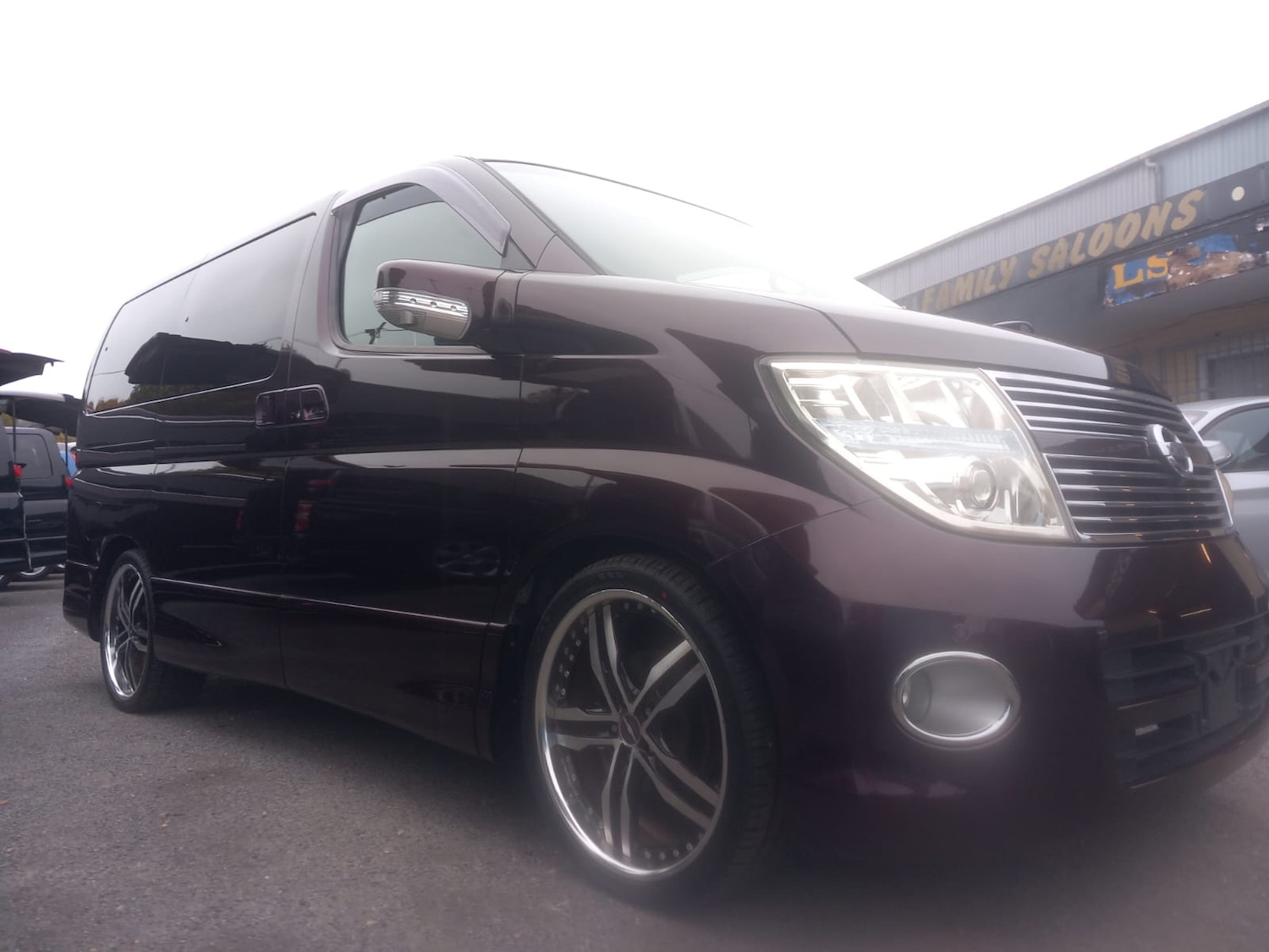 Used Nissan Elgrand 2008 for sale - 76316350: Photo 2
