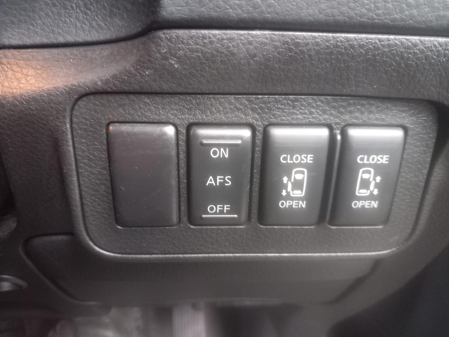 Used Nissan Elgrand 2008 for sale - 76316350: Photo 3