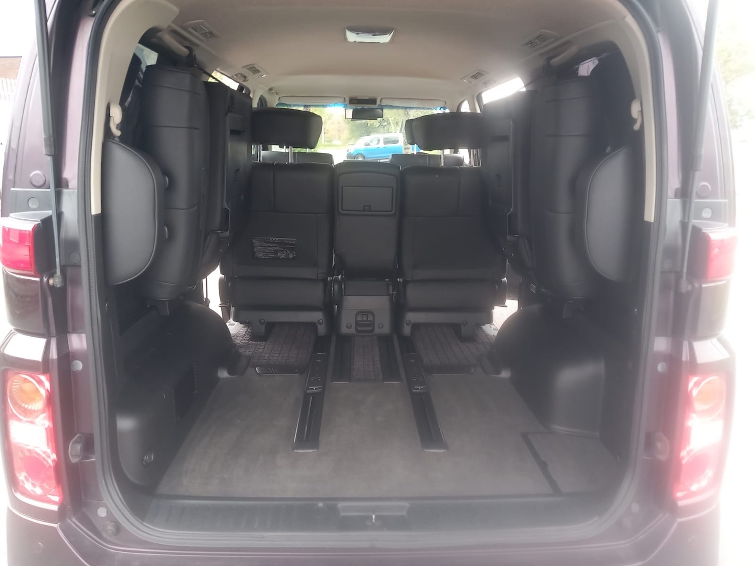 Used Nissan Elgrand 2008 for sale - 76316350: Photo 9