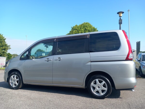 Used Nissan Serena 2006 for sale - 74928469: Photo 4