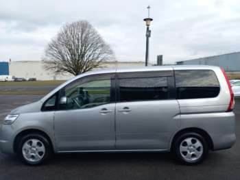 Used Nissan Serena 2009 for sale - 73948501: Photo